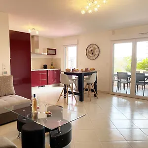 Appartement Tres Bel -residence Avec Piscine Sur Le Toit Et Vue Panoramique, Saint-Raphaël